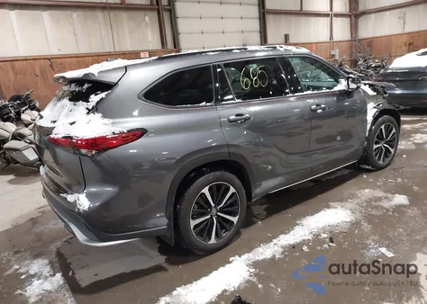 2021 Toyota Highlander Xse z USA, uszkodzony, nr VIN 5TDLZRBH0MS101603